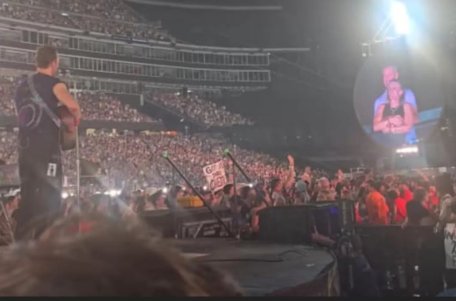 Viral perselingkuhan CEO Andy Byron dan Kristin Cabot terungkap dalam konser Coldplay yang berlangsung di Gillette Stadium, Amerika Serikat, Rabu (16/7/2025).