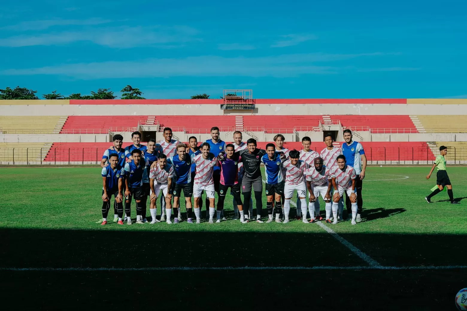 Skuad Persis Solo dan PSIM Jogja beruji coba di Stadion Sultan Agung, Sabfu (19/7/2025).