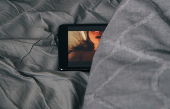 Ilustrasi video dewasa.