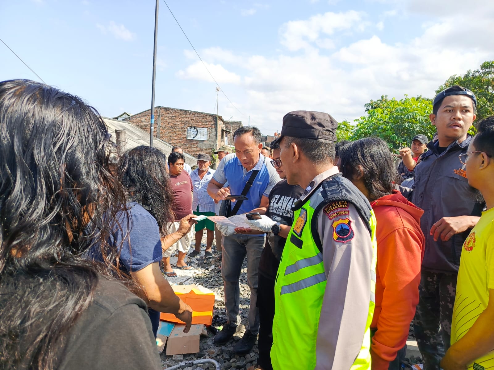 Kecelakaan Maut di Semanggi: Warga Tertabrak KA Batara Kresna Saat Tuntun Sepeda