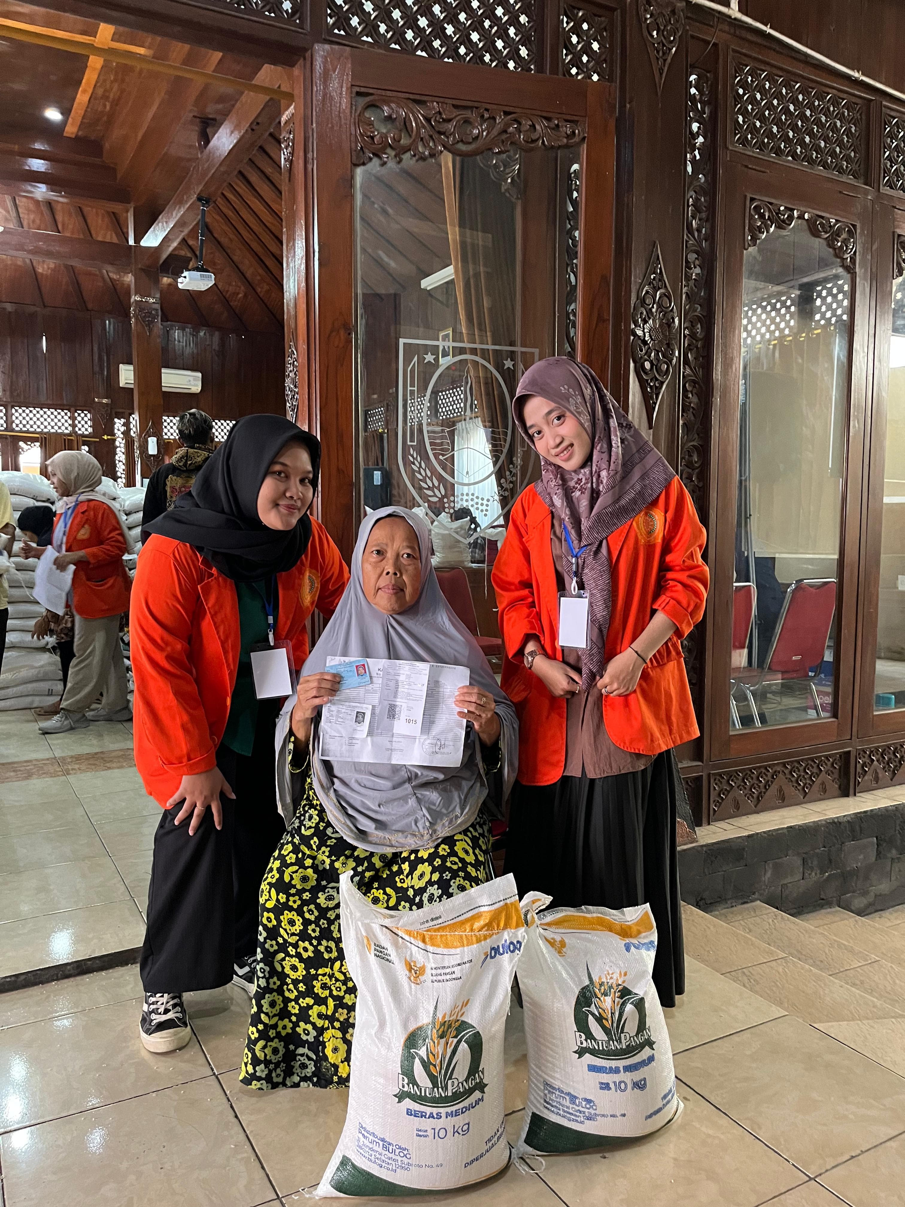 KKN UMPKU Surakarta di Semanggi.