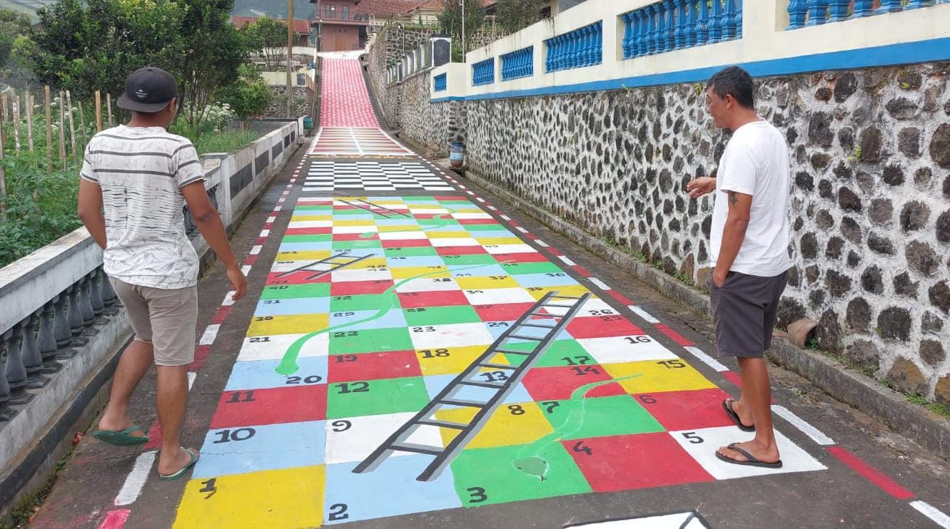 UNIK : Kreasi Jalan Lukis Meriahkan Dusun Mener Jelang HUT ke-80 RI
