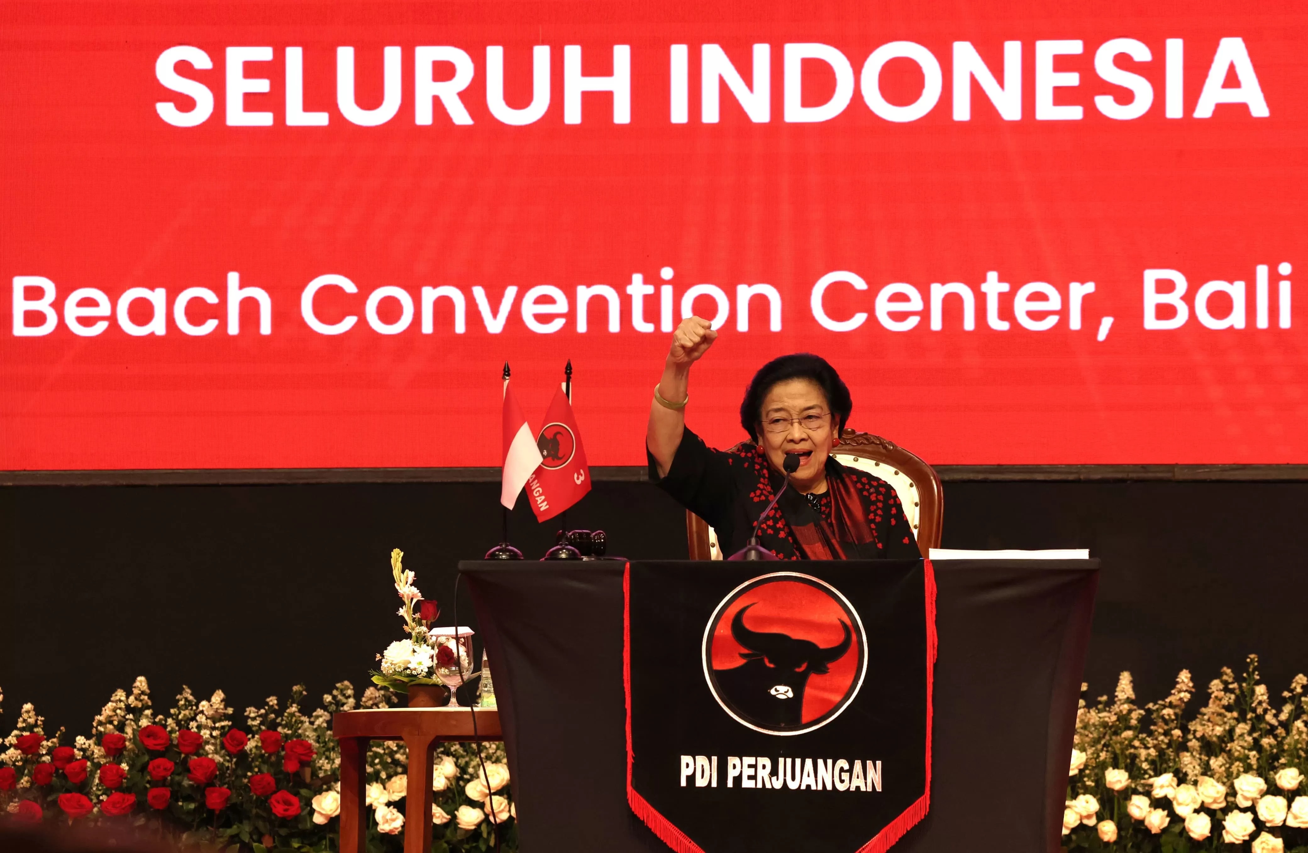 Ketua Umum PDI Perjuangan, Megawati Soekarnoputri saat menghadiri Bimtek nasional DPR dan DPRD fraksi PDIP di The Meru & Bali Beach Convention Center, Sanur.