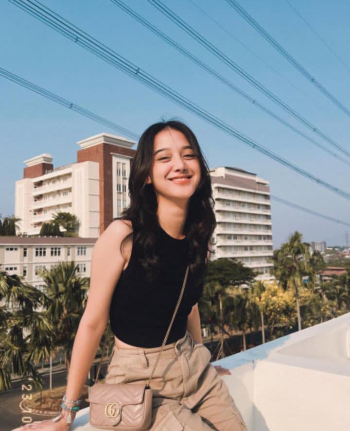 Esta Pramanita Pemeran Aluna dalam Sinetron Cinta Sedalam Rindu.