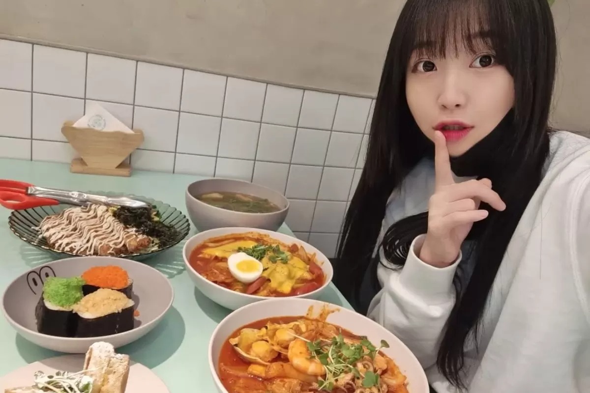 Youtuber Mukbang Tzuyang.
