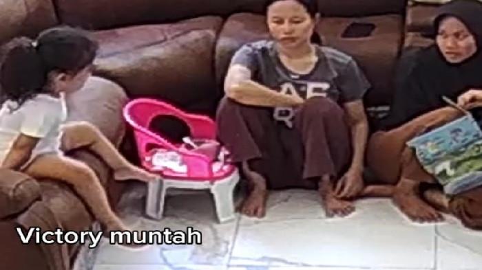 Indah Baby Sitter Afifah Riyad.