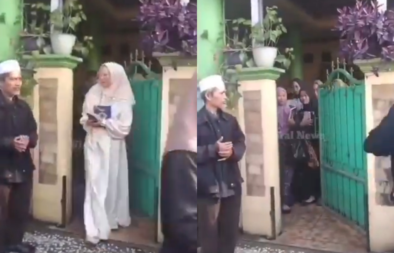 Warga soraki jemaah Umi Cinta yang baru saja keluar dari pengajian.