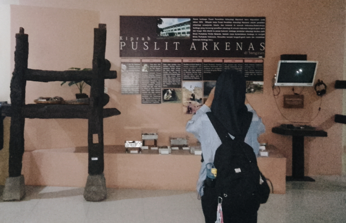 Sudut ruang pamer Museum Sangiran Klaster Manyarejo yang menceritakan tentang perjalanan lembaga Pusat Penelitian Nasional (Puslit Arkenas) di Sangiran, Rabu (13/8/25)