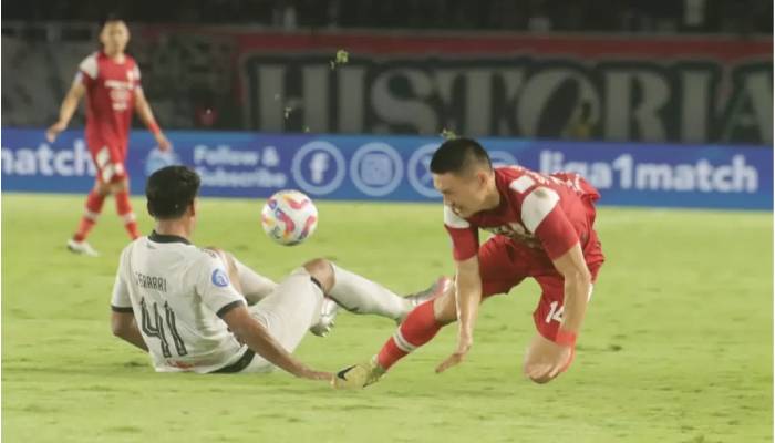 Persis Solo vs Persija Jakarta.