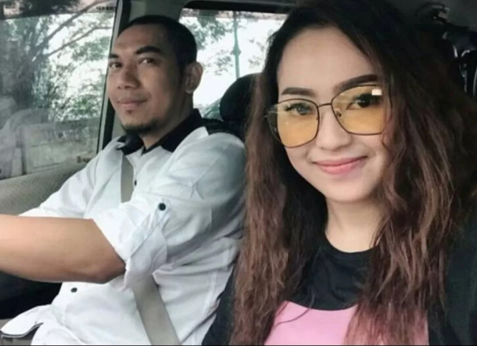 Mpok Alpa dan suaminya.