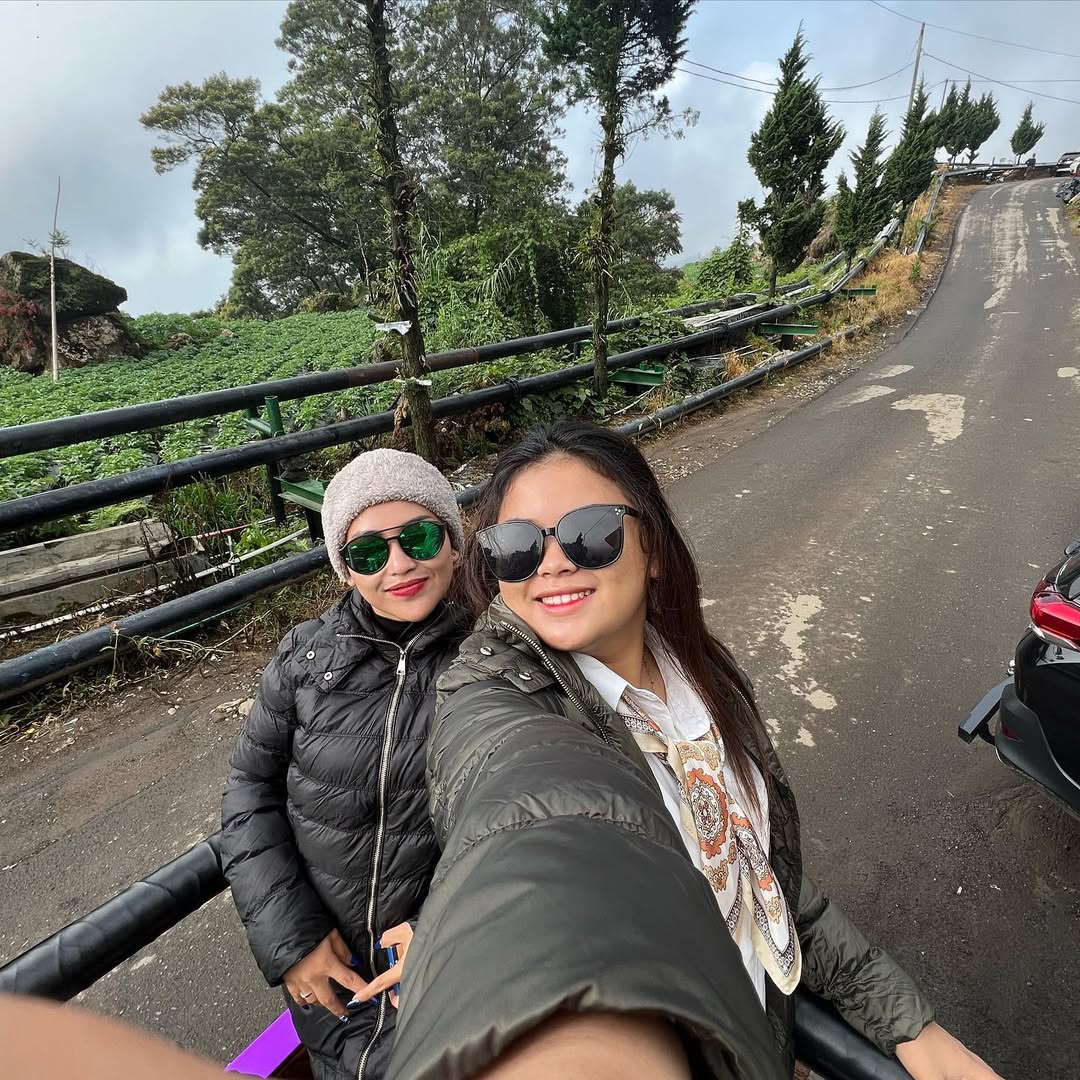Sherly, putri sulung Mpok Alpa yang jarang tersorot kamera.