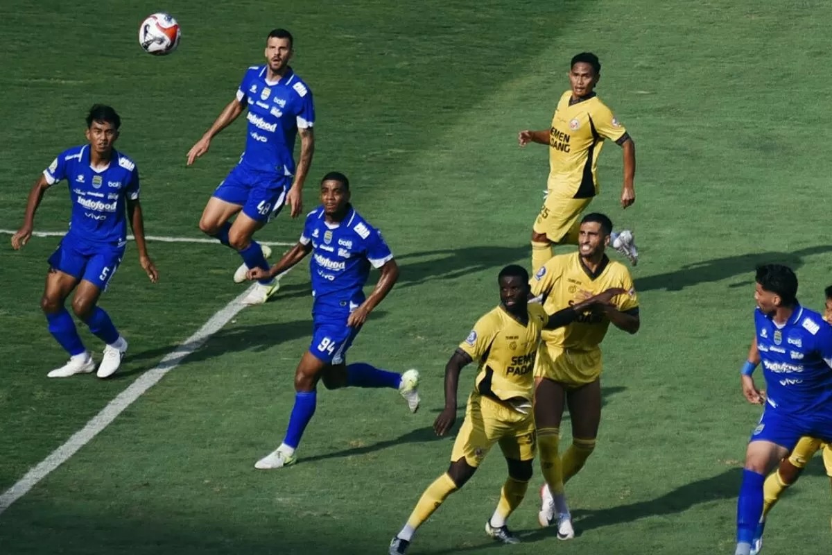 Persib Bandung saat menghadapi Semen Padang.