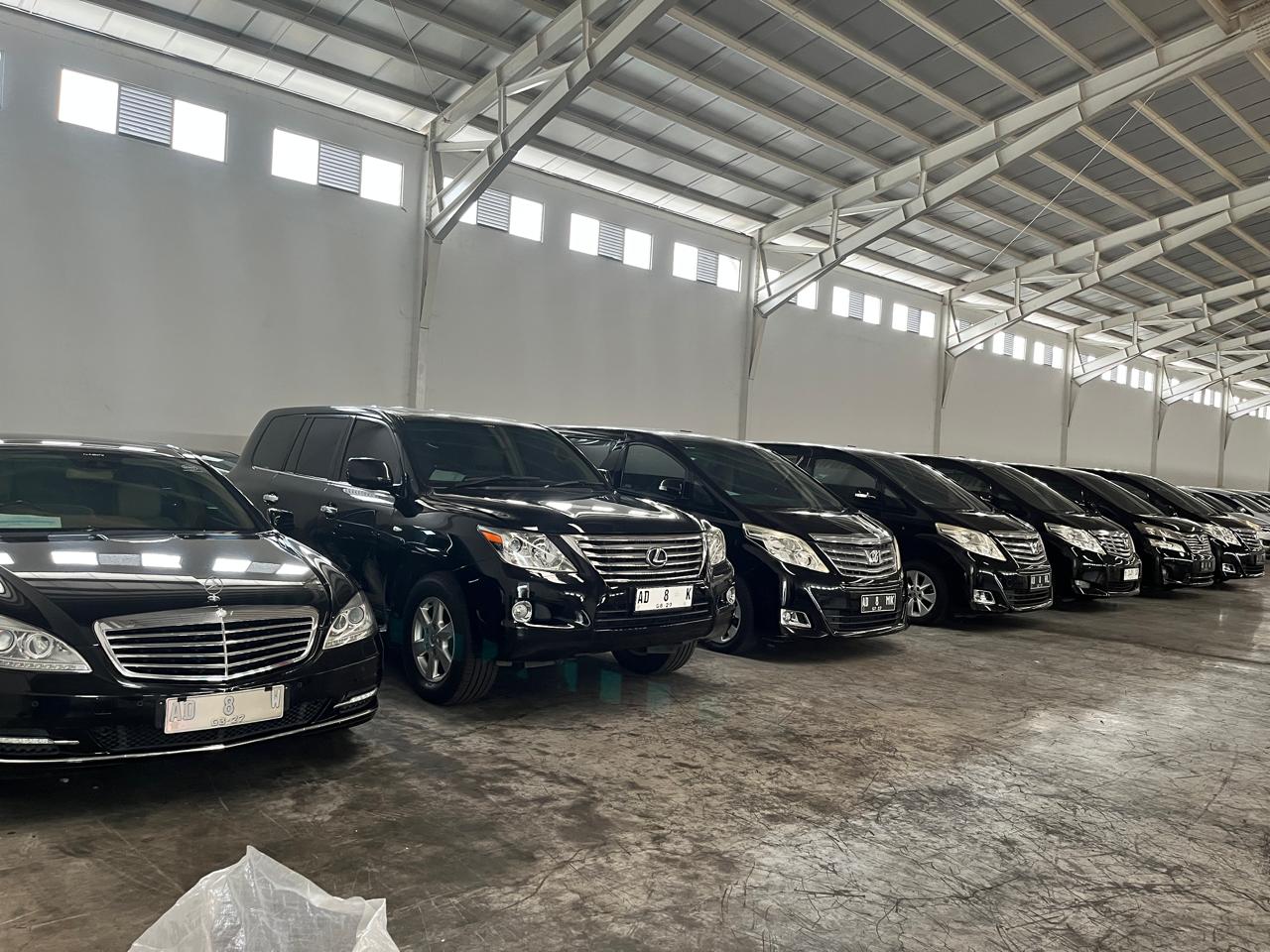 Aset eks PT Sritex, termasuk mobil mewah, dilelang untuk bayar hak 8.475 pekerja senilai Rp248 miliar.