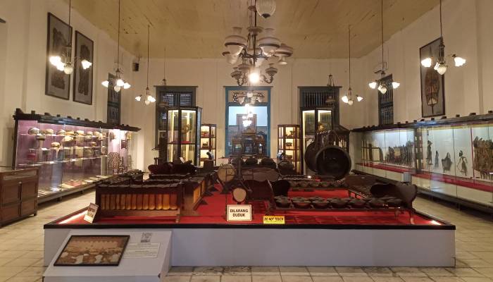 Museum Radya Pustaka yang menjadi Museum Tertua di Indonesia terletak di Jl. Slamet Riyadi No. 275, Sriwedari, Laweyan, Surakarta, Selasa (19/08/25).