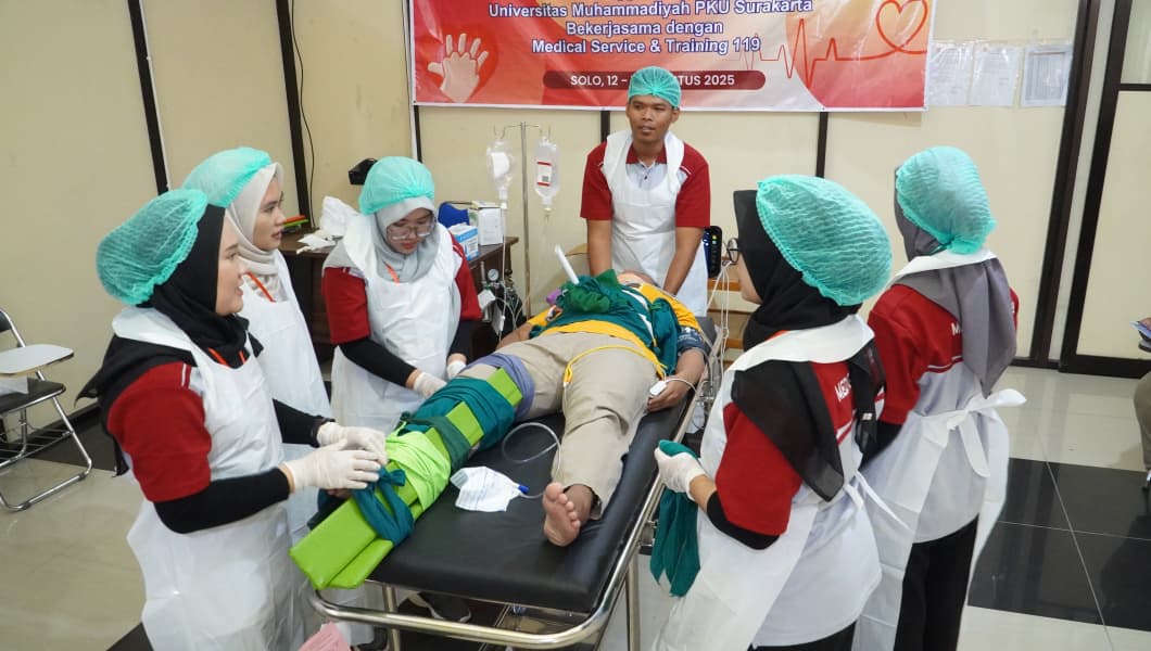 230 mahasiswa UMPKU Surakarta ikuti pelatihan BTCLS 2025.