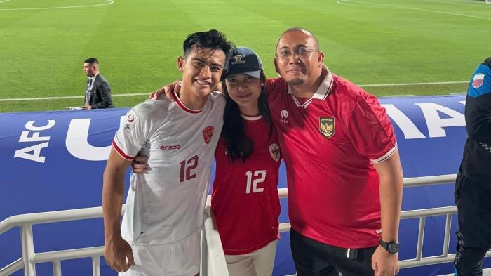 Pratama Arhan bersama dengan Azizah Salsha dan Andre Rosiade.