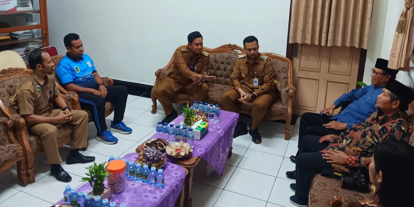 Bupati Klaten Hamenang dan Wabup Benny saat melakukan kunjungan dan menjalin komunikasi ke SMP Negeri 2 Klaten.