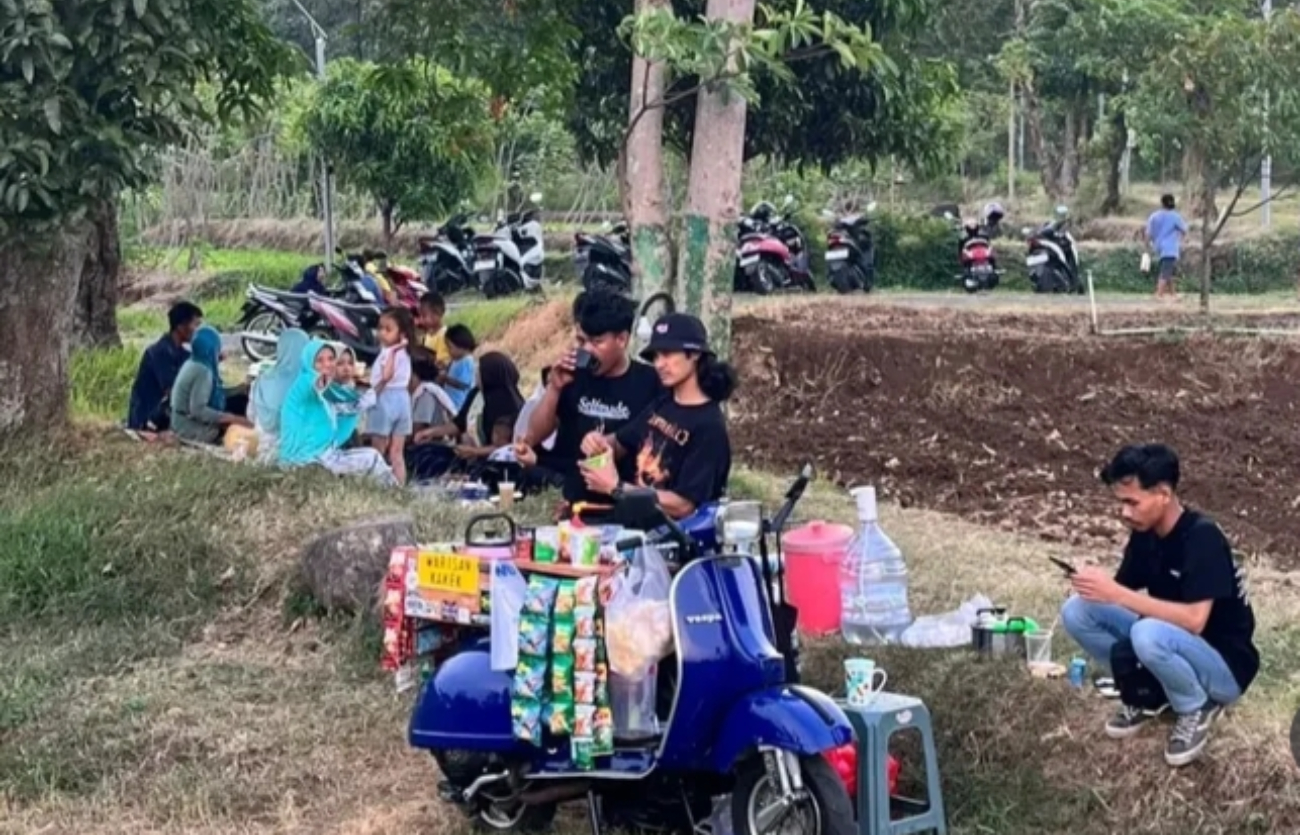 Suasana warung Kopi Tanggul di Waduk Cengklik, Senting, Sambi, Boyolali.