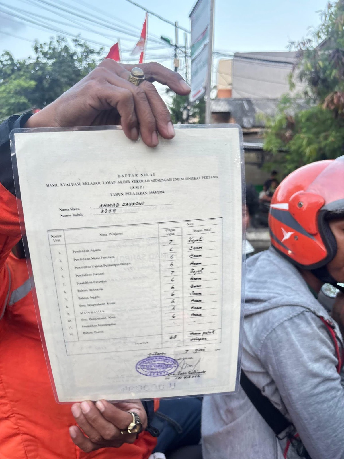 Ijazah yang diduga milih Ahmad Sahroni beredar di media sosial.