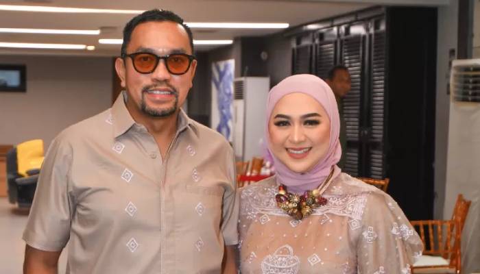 Ahmad Sahroni dan Feby Belinda.