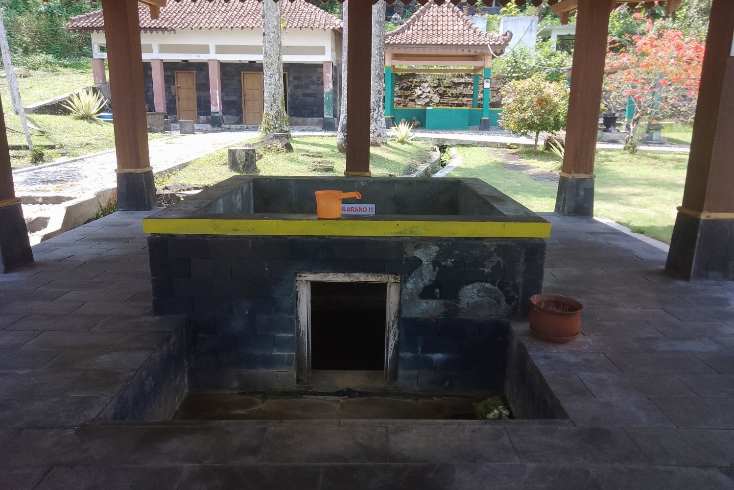 Sumber air bleng di Sapta Tirta, Karanganyar, Minggu (31/8/25).