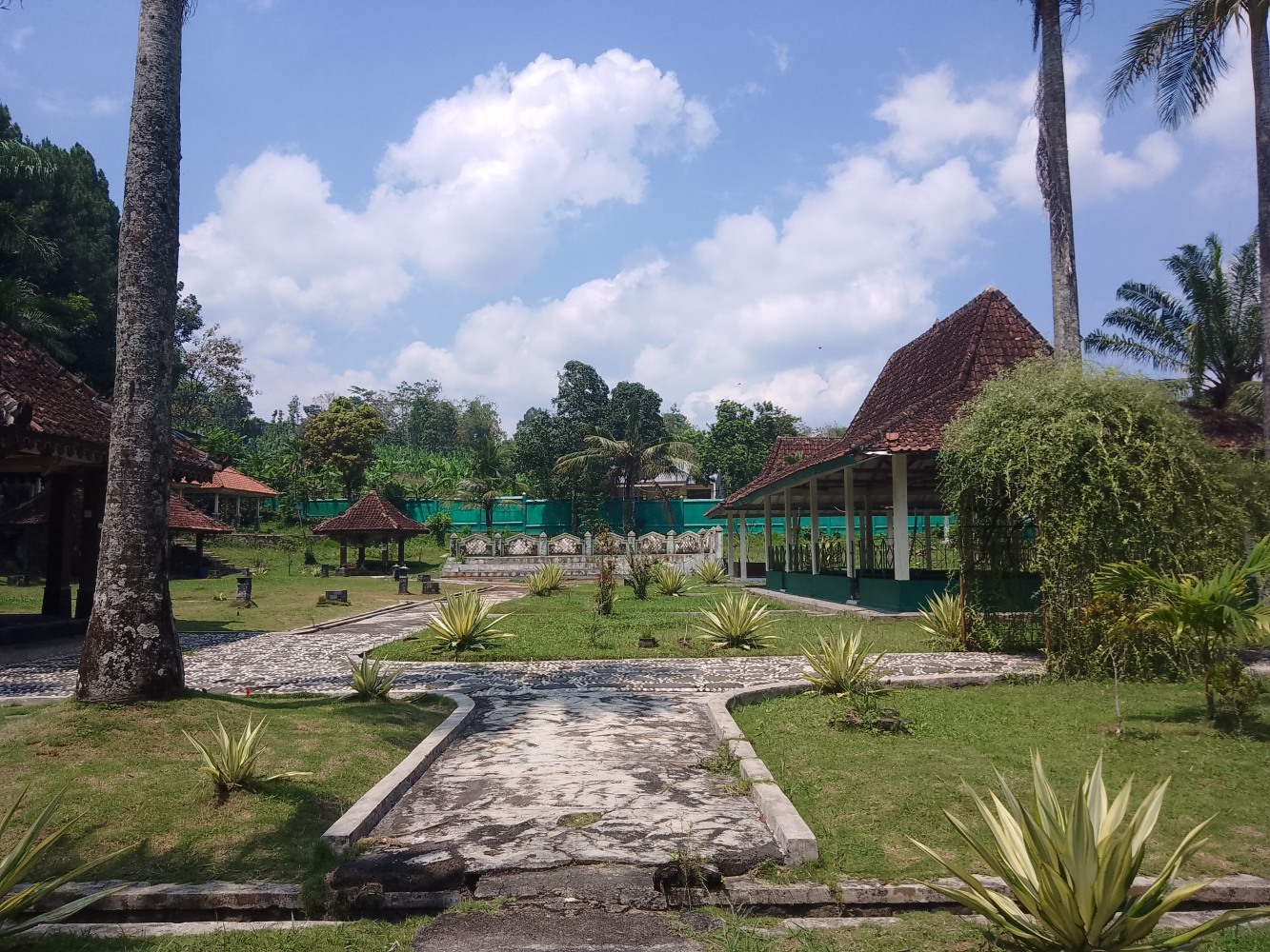 Suasana Taman Wisata Sapta Tirta.