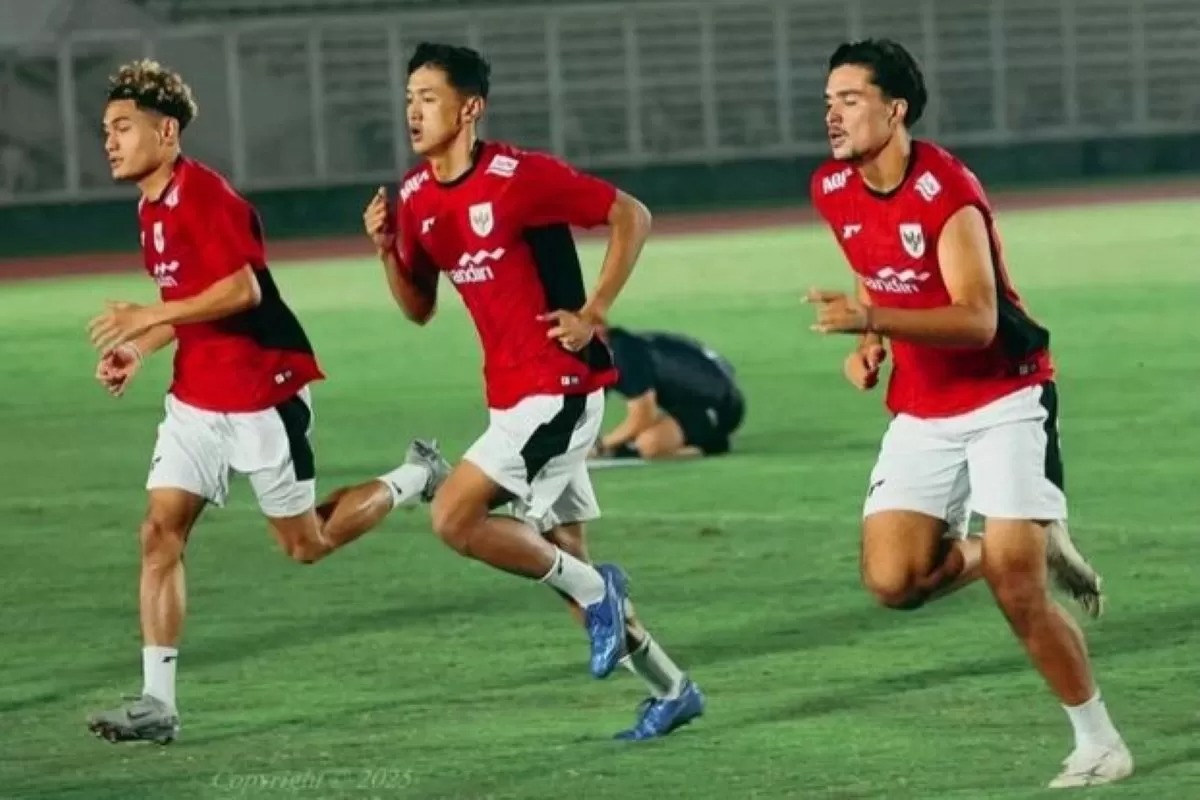 Pemain Timnas Indonesia U-23 menjalani latihan jelang laga kualifikasi Piala Asia U-23 di Stadion Gelora Delta Sidoarjo.
