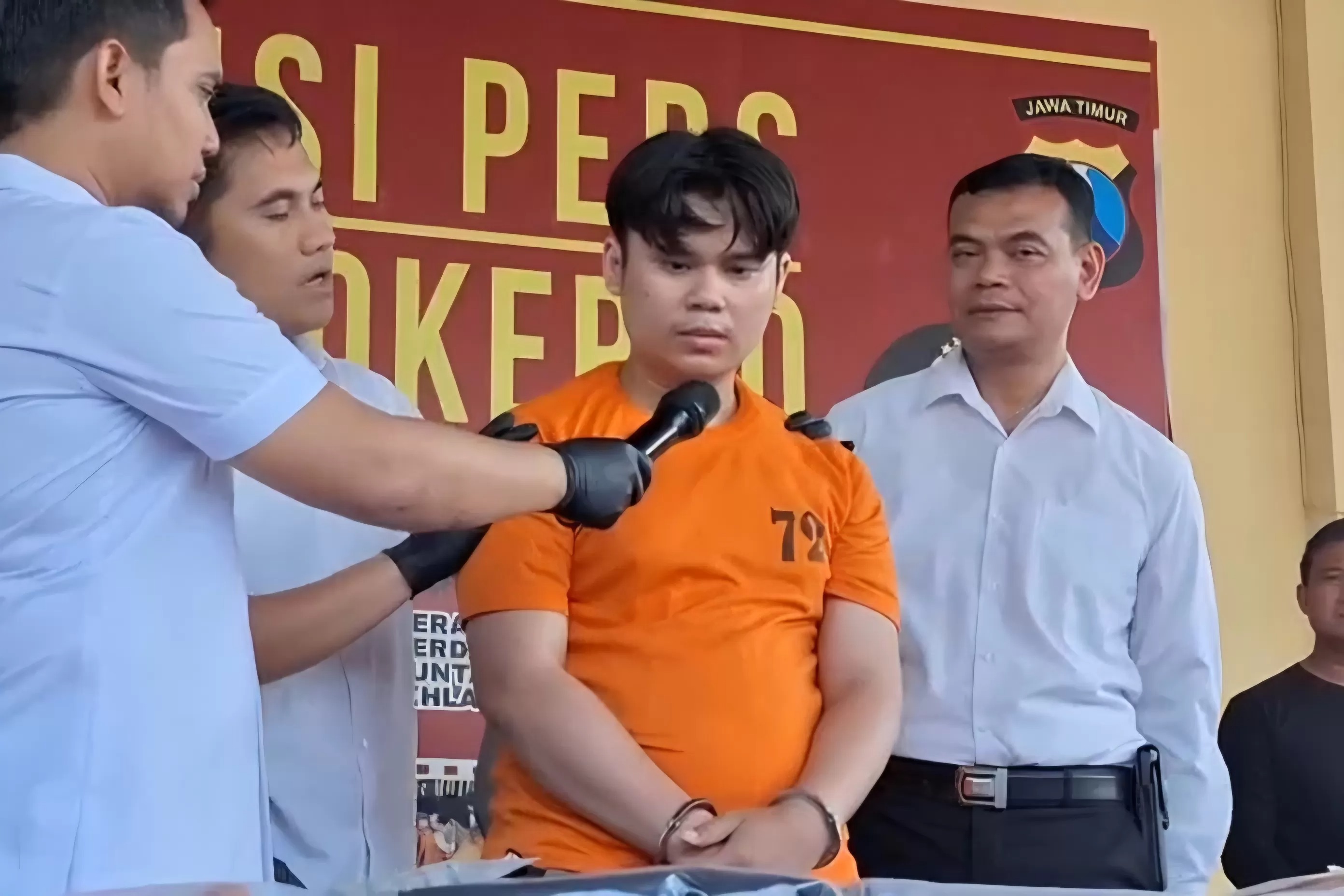 Alvi Maulana, tersangka kasus pembunuhan mutilasi Pacet terancam hukuman penjara seumur hidup.