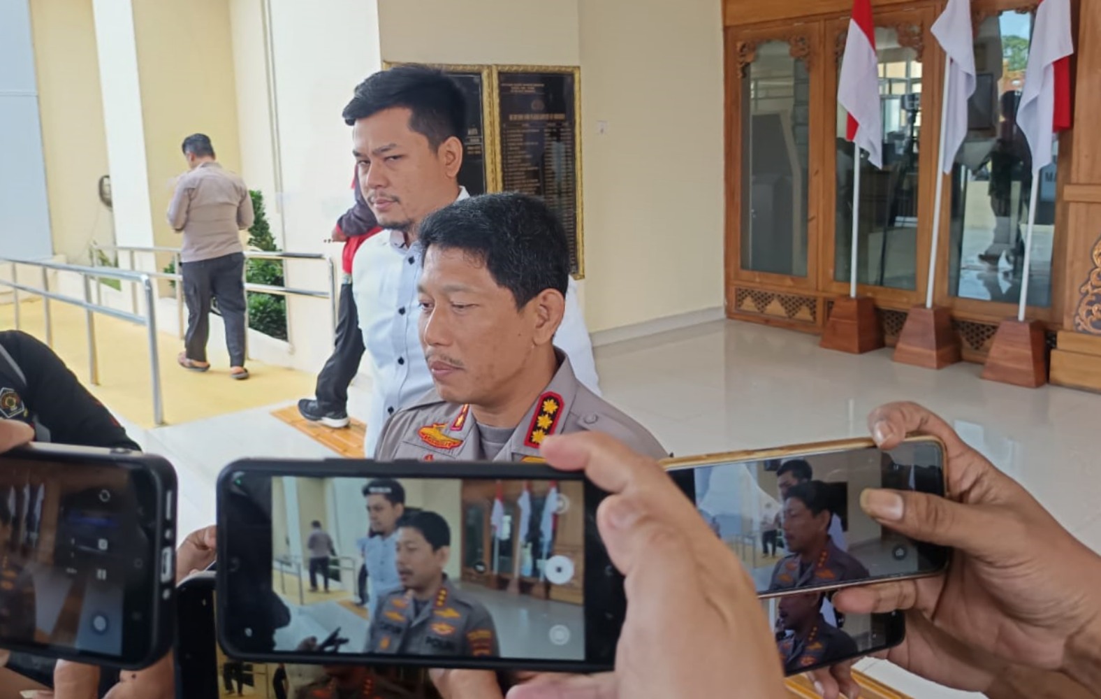 Kapolresta Surakarta, Kombes Pol Catur Cahyono Wibowo memberikan keterangan pers terkait penangkapan sopir Bank Jateng pembawa kabur Rp10 Miliar.