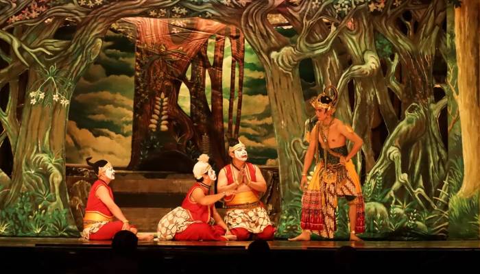 Bagong jadi salah satu sosok ikonik dalam Punakawan dan sering dipentaskan di Wayang Orang Sriwedari.