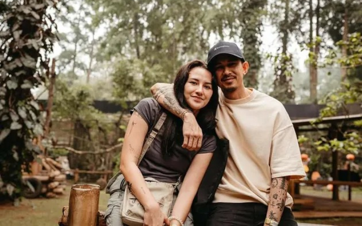 Rumah tangga aktris Dahlia Poland dan Fandy Christian.