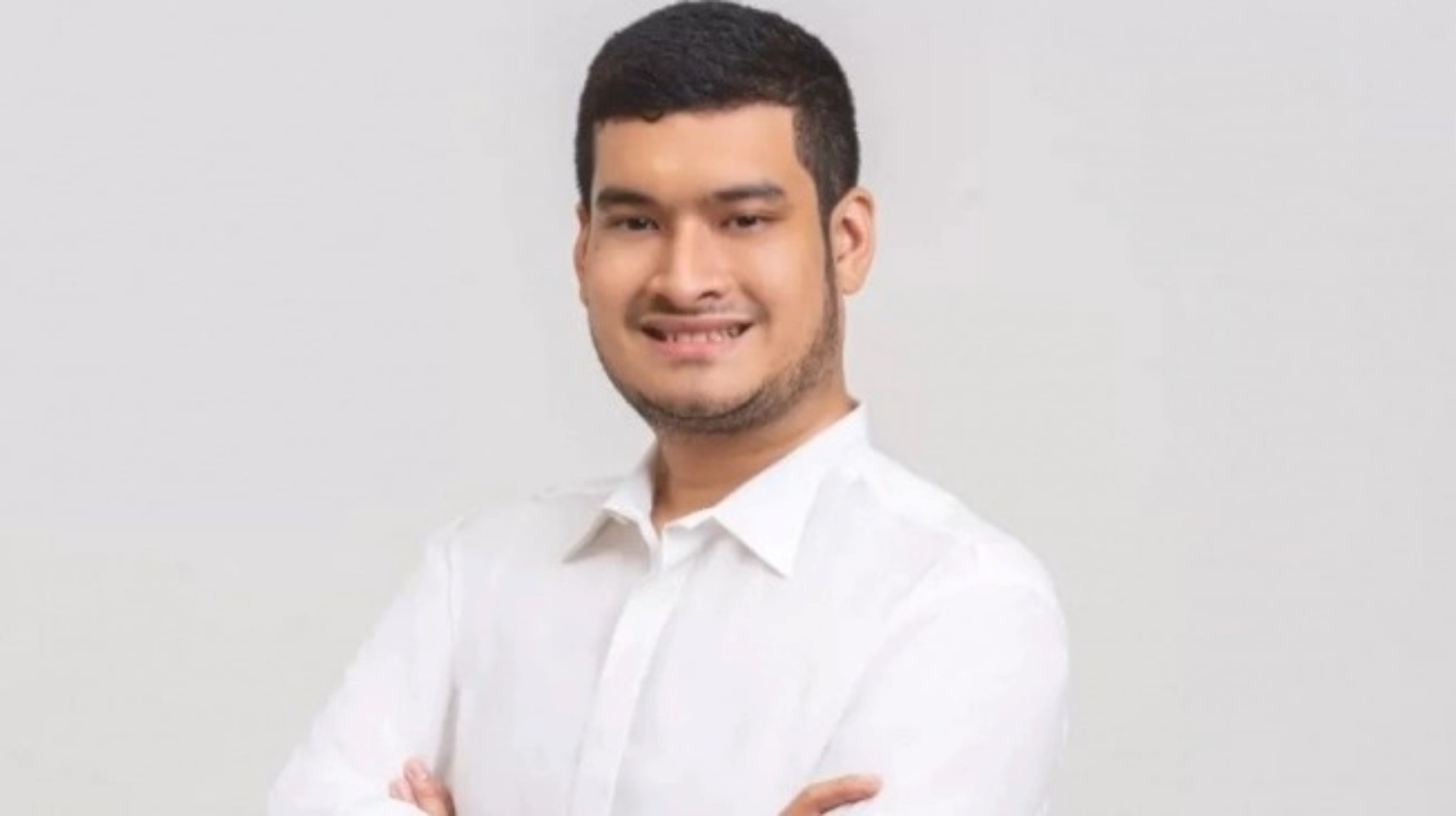 Bupati Buton Alvin Akawijaya Putra dilaporkan hilang setelah dikabarkan tak masuk kantor hampir satu bulan penuh.