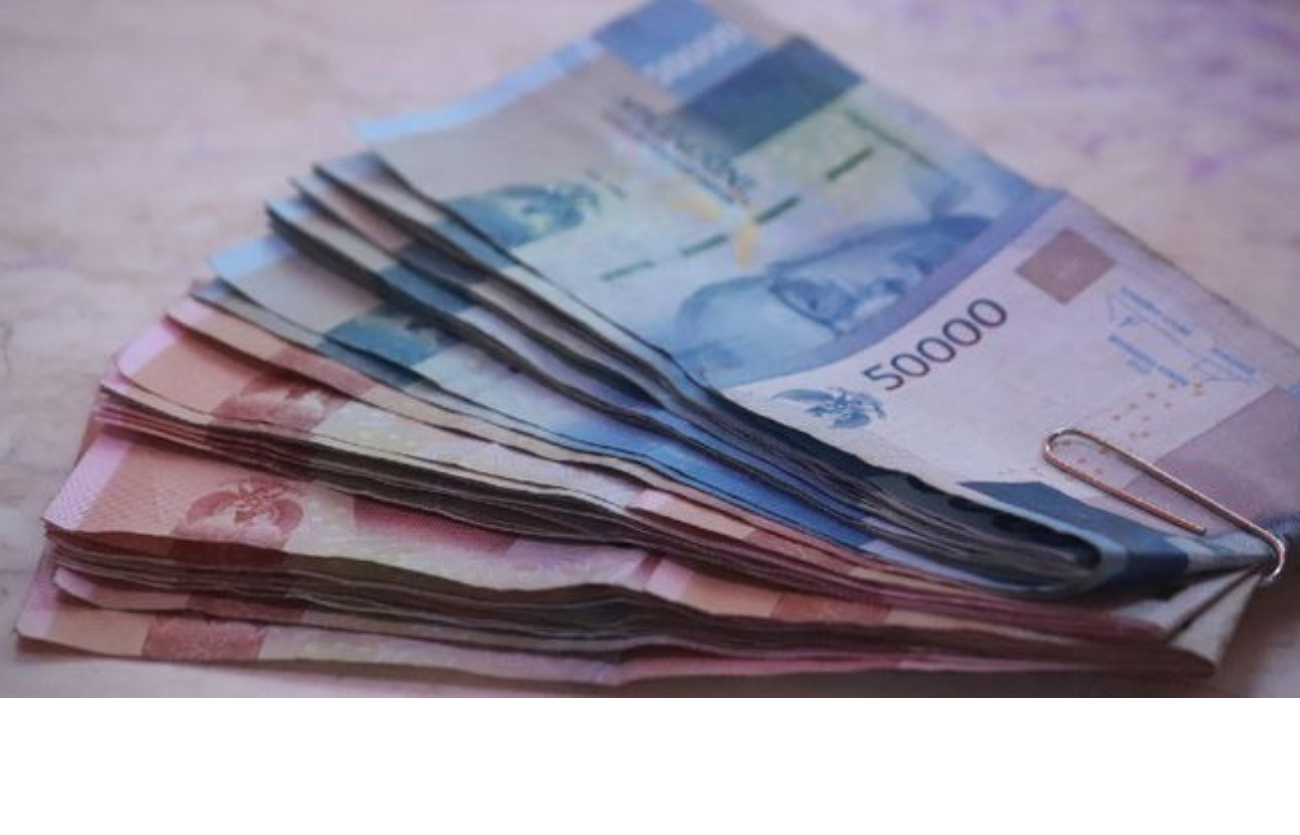 Ilustrasi  uang rupiah - Kenaikan gaji PNS dan ASN.