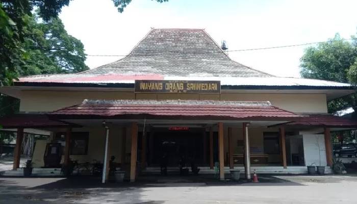 Gedung Wayang Orang Sriwedari yang menjadi pusat pertunjukan seni sekaligus ikon budaya Kota Solo.