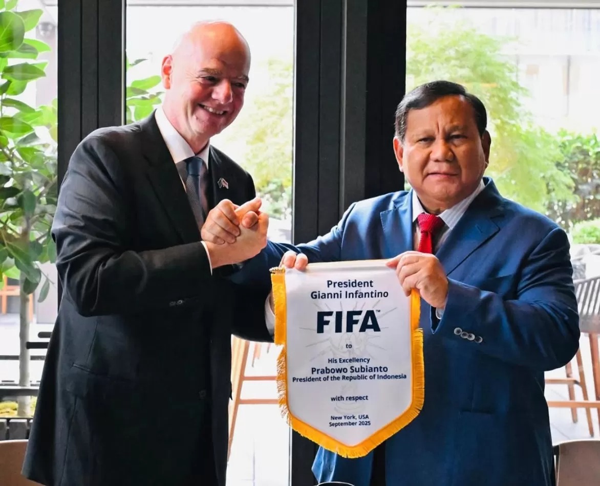 Presiden FIFA Gianni Infantino (kiri) bersua dengan Presiden RI Prabowo Subianto di New York.