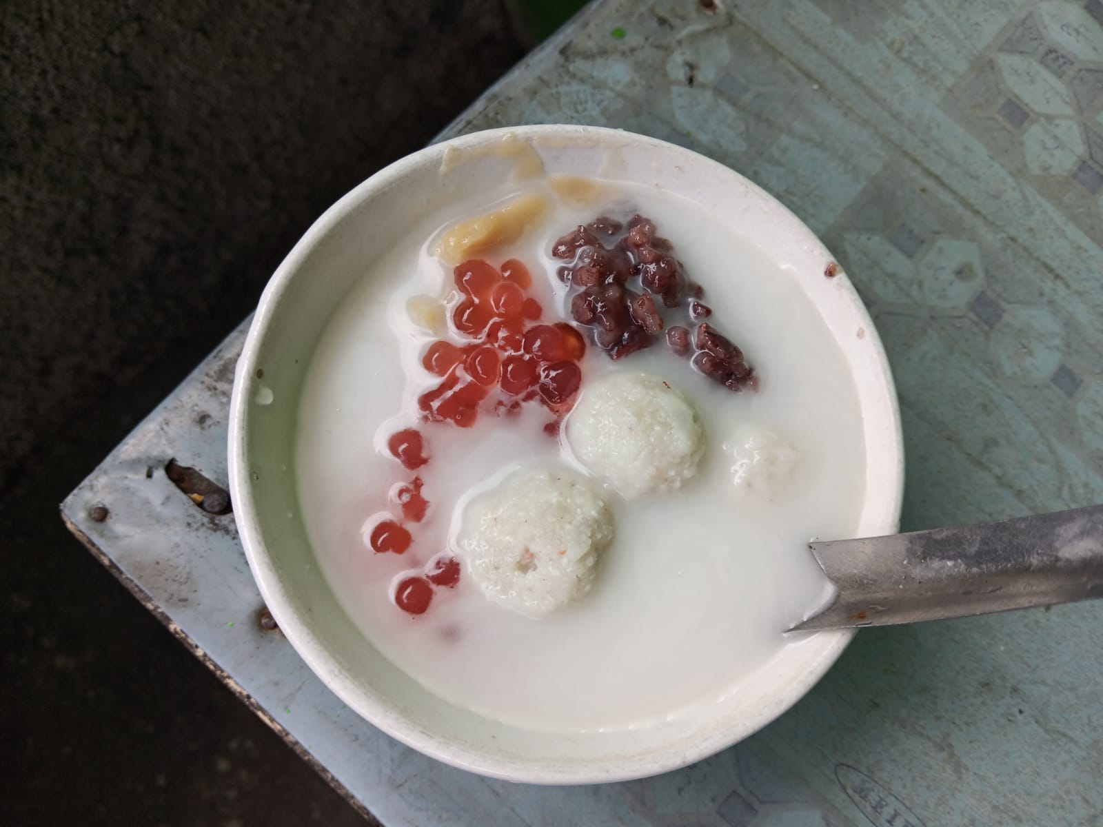 Jajanan tradisional, jenang gempol, Kudapan manis dan gurih.
