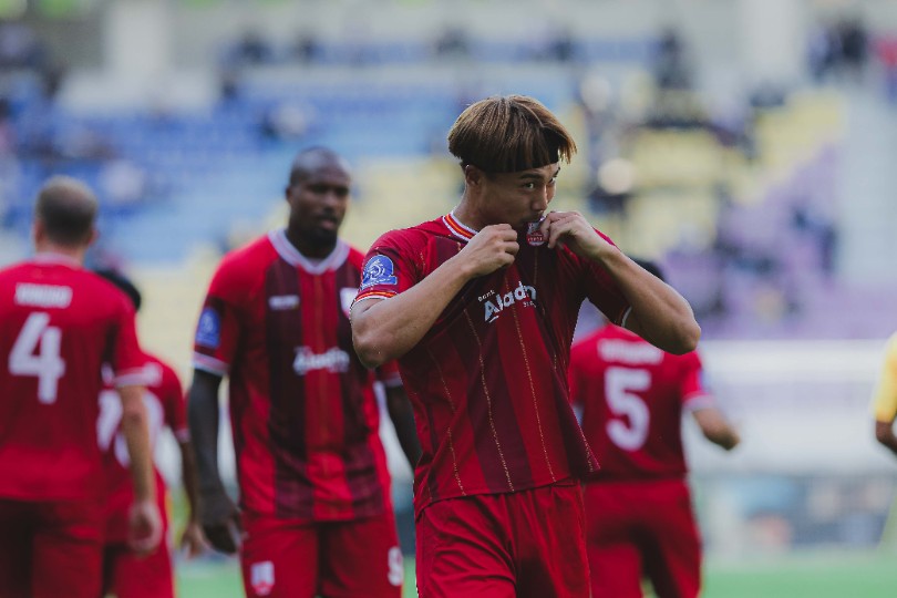 Kodai Tanaka cetak gol ke gawang Arema FC.