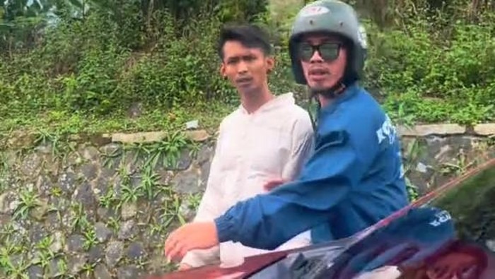 Akamsi di Cianjur Hadang Wisatawan Bekasi.