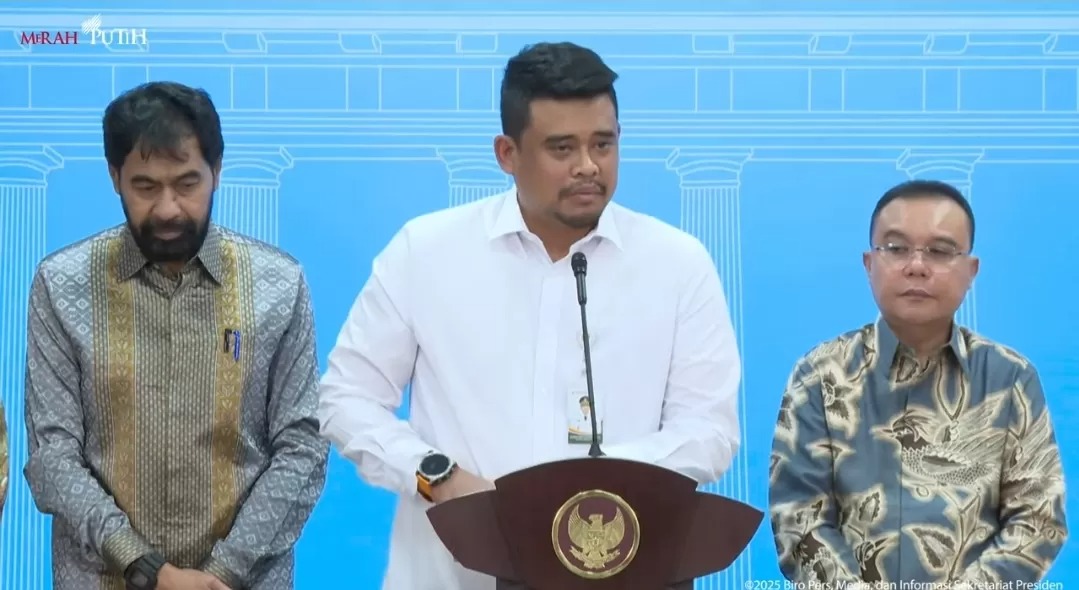 Gubernur Sumatera Utara (Sumut) Bobby Nasution saat konferensi pers keputusan empat pulau di Istana Kepresidenan, Jakarta, pada Selasa (17/6).