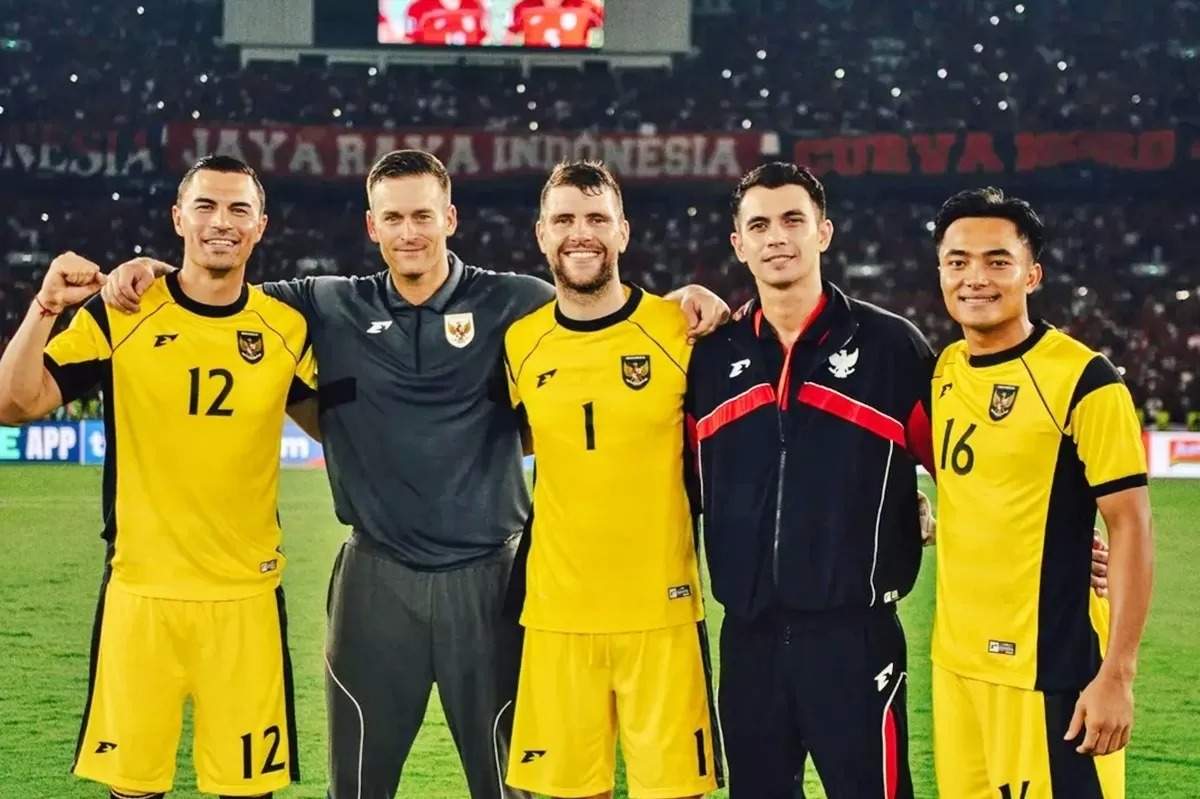 Emil Audero, pelatih kiper Timnas Indonesia Sjoerd Woudenberg, Maarten Paes, Nadeo Argawinata, dan Ernando Ari.