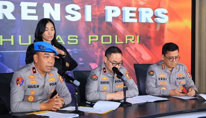 Konferensi pers Divisi Humas Polri.