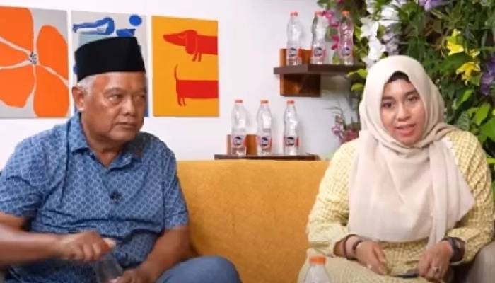 Yai mim dan istrinya di podcast Denny Sumargo. &nbsp;