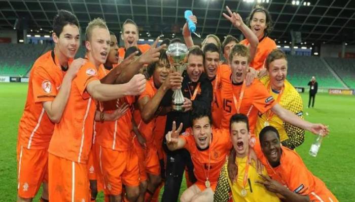 Timnas Belanda saat menjuarai Euro U-17 2012, diperkuat oleh Thom Haye dan Sandy Walsh.