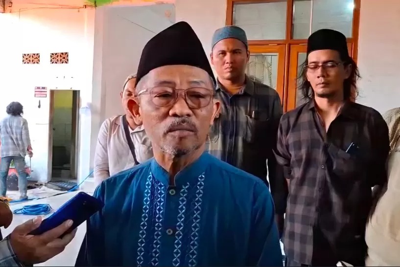 Alumni Ponpes Al Khoziny, KH M Zainal Abidin mengatakan, pihak Ponpes memberikan hadiah badal umrah untuk puluhan korban yang meninggal dalam tragedi musala ambruk pada Senin (29/9) lalu.