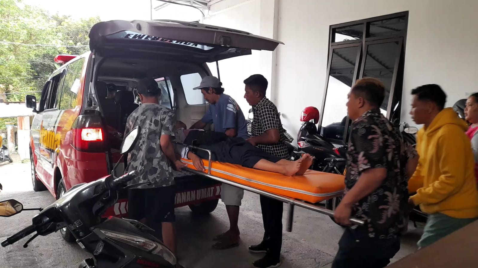 Puluhan pelajar di wilayah Kecamatan Tawangmangu dilarikan ke Puskesmas.