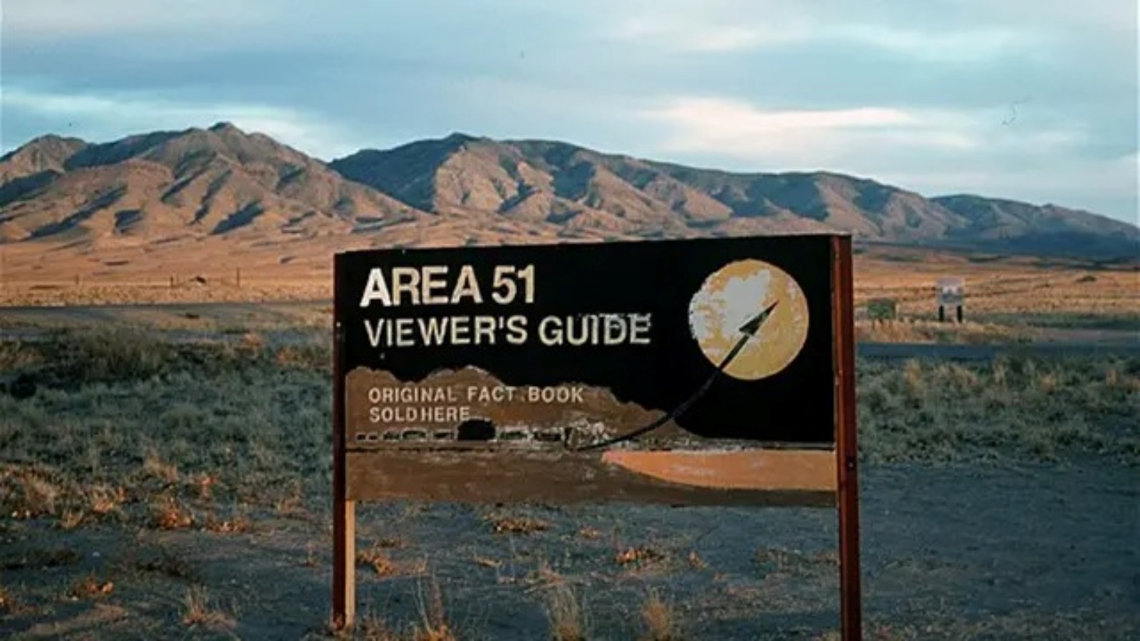 Area 51 di gurun Nevada yang terkenal akan kerahasiaannya.