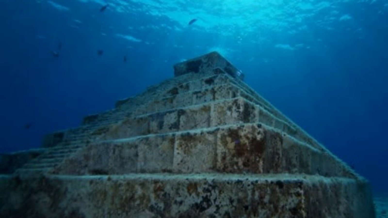 Monumen Yonaguni.