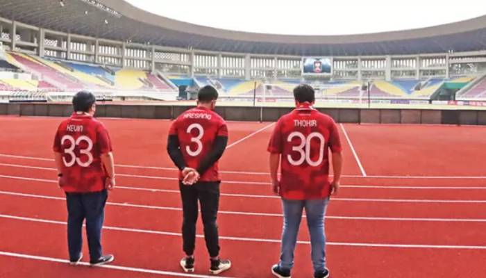 Dari kiri Kevin Nugroho, Kaesang Pangarep, dan Eric Thohir saat pengumuman akuisisi saham mayoritas PT PSS di Stadion Manahan, 20 Maret 2021 silam.