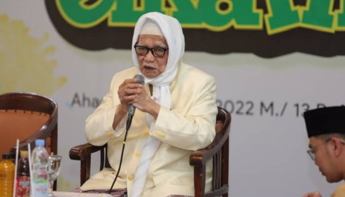 KH Anwar Manshur.
