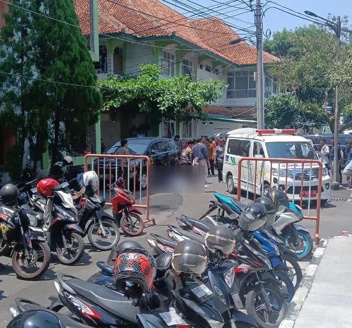 Mahasiswi UIN Raden Mas Said Surakarta melompat dari rooftop Gedung Laboratorium.